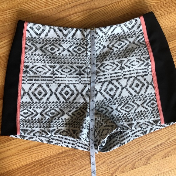 Bebe High Waisted Jacquard Knit Shorts - Picture 10 of 11